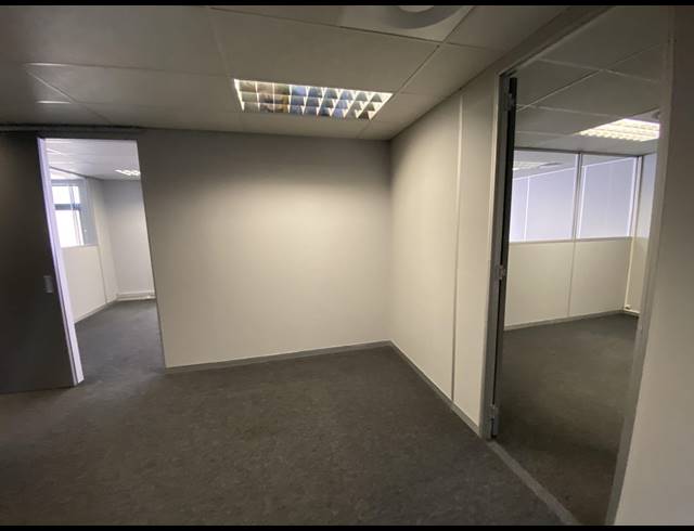 175M² OFFICE TO LET IN STEENBERG